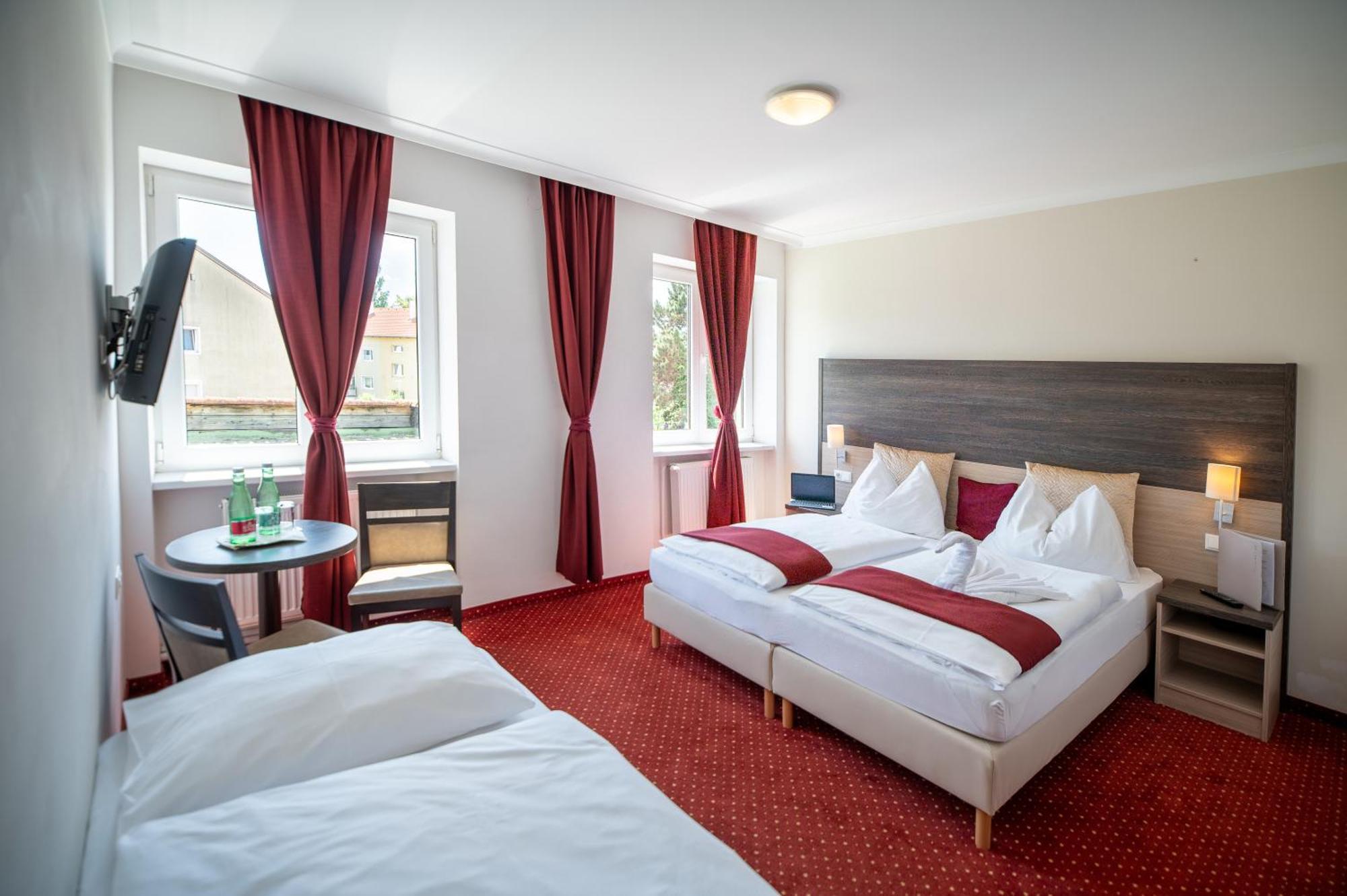 Hotel Marc Aurel Petronell Luaran gambar
